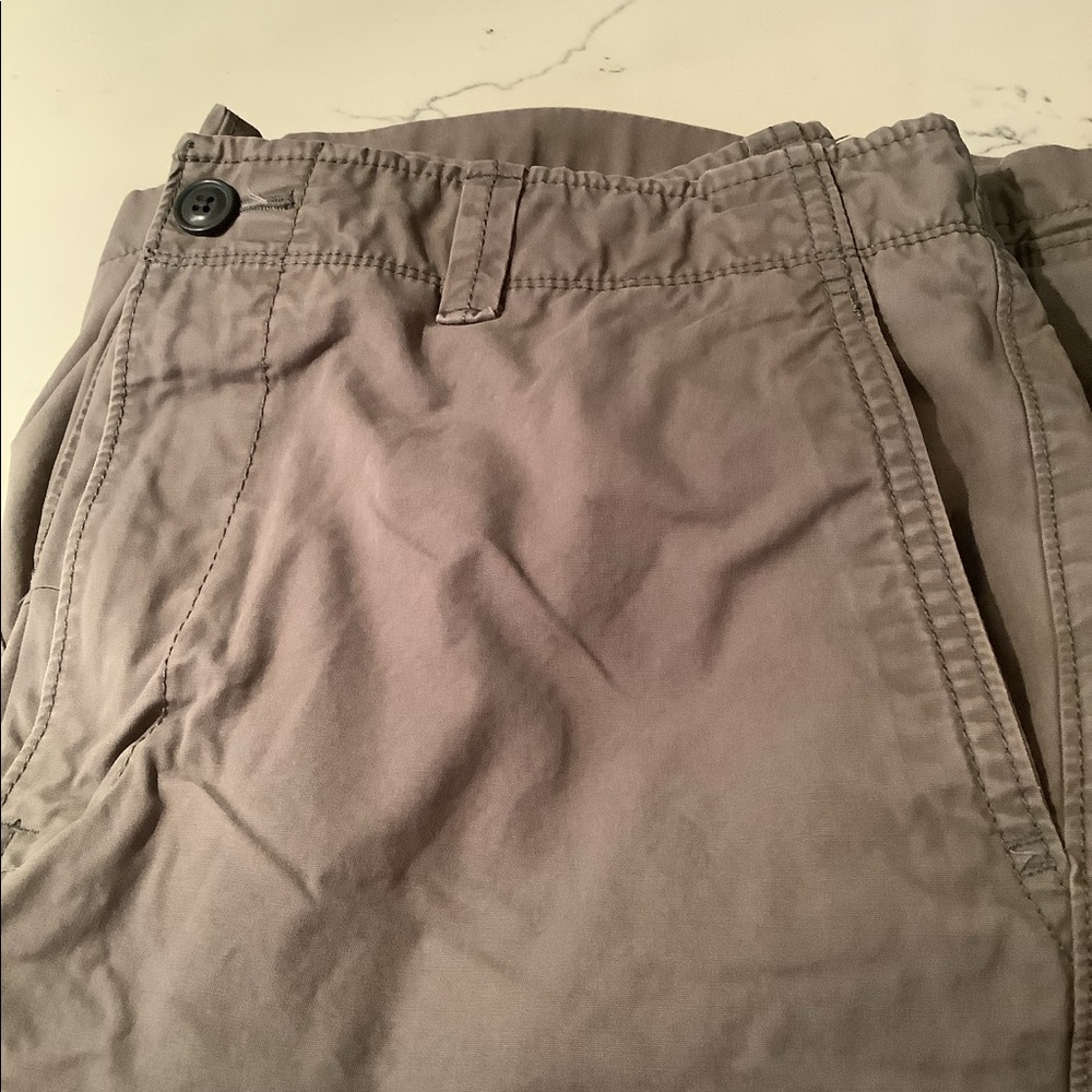 Men’s grey cargo shorts by Gap